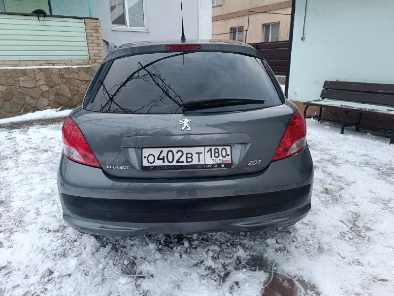 Продам peugeot 207, 2011 г. в. 97 000 км, 1.4 л. , мкпп, был куплен у тестя, он брал в салоне, своевременно обслуживался, есть частичная история сервиса, кузов в родной краске, в комплекте зимняя и летняя резина, два комплекта ключа. центральный замок, датчик света/дождя, лепесток управления мультимедиа, двухзонный климат, камера парковки, подогрев зеркал и заднего стекла. больше фото - в личку осмотр в калининском районе донецка. цена: 600 к. звоните 👉 +79495153858 - фотография - 3