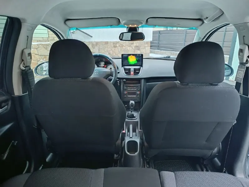 Продам peugeot 207, 2011 г. в. 97 000 км, 1.4 л. , мкпп, был куплен у тестя, он брал в салоне, своевременно обслуживался, есть частичная история сервиса, кузов в родной краске, в комплекте зимняя и летняя резина, два комплекта ключа. центральный замок, датчик света/дождя, лепесток управления мультимедиа, двухзонный климат, камера парковки, подогрев зеркал и заднего стекла. больше фото - в личку осмотр в калининском районе донецка. цена: 600 к. звоните 👉 +79495153858 - фотография - 7