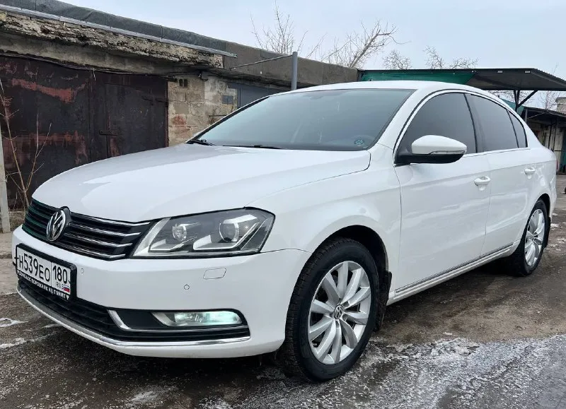 Продам volkswagen passat b7 1.8tsi в хорошем состоянии. и коробка после капиталки. масло в моторе меняется каждые 7тыс. км, в коробке каждые 25тыс. км. установлены би-лэд модули и новые стекла(асфальт сушит) с функцией afs, датчики света, дождя, давления шин, датчики парковки, камера заднего вида в значке, андроид магнитола, контурная подсветка салона, подвеска после ревизии, много чего сделано. хороший семейный автомобиль без вложений. пробег родной не крученый 180тыс. км цена 1270000₽ телефон: +79493452060 📲 tg: петр 📞 звоните: +7(949)3452060 - фотография - 4