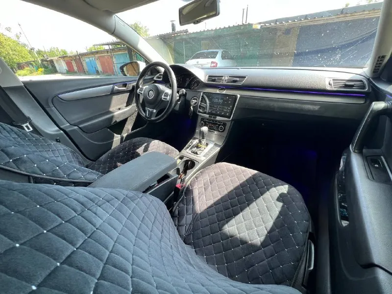 Продам volkswagen passat b7 1.8tsi в хорошем состоянии. и коробка после капиталки. масло в моторе меняется каждые 7тыс. км, в коробке каждые 25тыс. км. установлены би-лэд модули и новые стекла(асфальт сушит) с функцией afs, датчики света, дождя, давления шин, датчики парковки, камера заднего вида в значке, андроид магнитола, контурная подсветка салона, подвеска после ревизии, много чего сделано. хороший семейный автомобиль без вложений. пробег родной не крученый 180тыс. км цена 1270000₽ телефон: +79493452060 📲 tg: петр 📞 звоните: +7(949)3452060 - фотография - 9