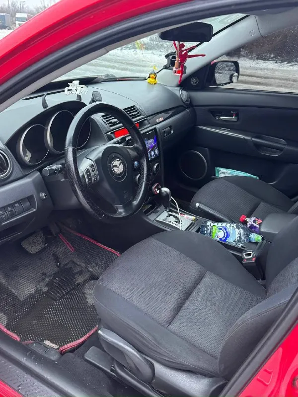 Продаю машинку mazda 3🔥 ✅год выпуска: 2007. ✅двигатель: 1.6 не дымит, не троит, едет бодро. ✅коробка передач: акпп работает идеально тип кузова: хетчбэк ✅цвет: красный. состояние: автомобиля в достойном состоянии для своих лет. присутствует вмятина на задней левой пассажирской двери некритичная, небольшая вмятина на капоте, рыжиков по кузову нет, пороги не гнилые. ✅комплектация: автомобиль оснащен abs, esp, подогревом передних сидений, кондиционером, всеми стеклоподъемниками электронными, андроид магнитола, салон в ухоженном состоянии. ✅по ходовой части никаких нареканий нет, не стучит, не гремит, ходовая идеал! ✅на хорошей зимней резине. ✅недавно была замена цепи грм и промывка всего мотора. ✅коробка обслужена, масло, фильтр поменяны. ✅по документам переоформление без проблем, местный учет, я хозяйка, на учете на мне, владею не первый год! находиться в г. макеевка ✅цена 580 тыс. руб+небольшой торг уместен 🌹+79494120787 📞 звоните: +7(949)4120787 - фотография - 3