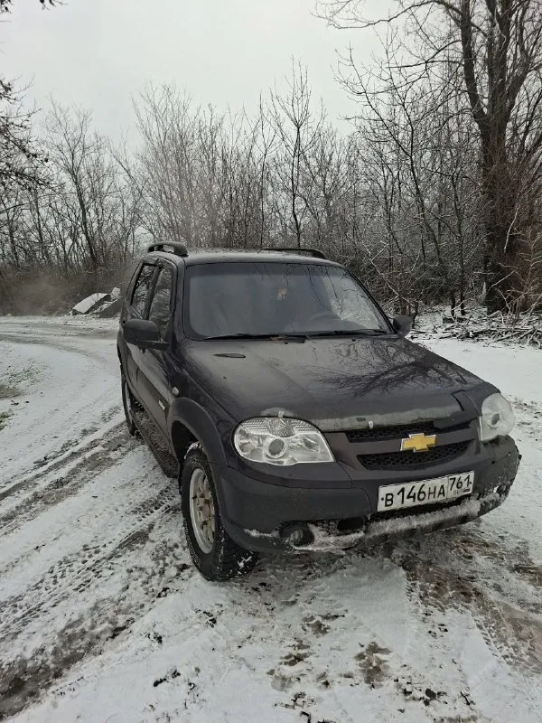 Продам шевроле ниву! 2012 го года выпуска. - мотор коробка на 5! - без рыжиков - документы чистые це... - фотография