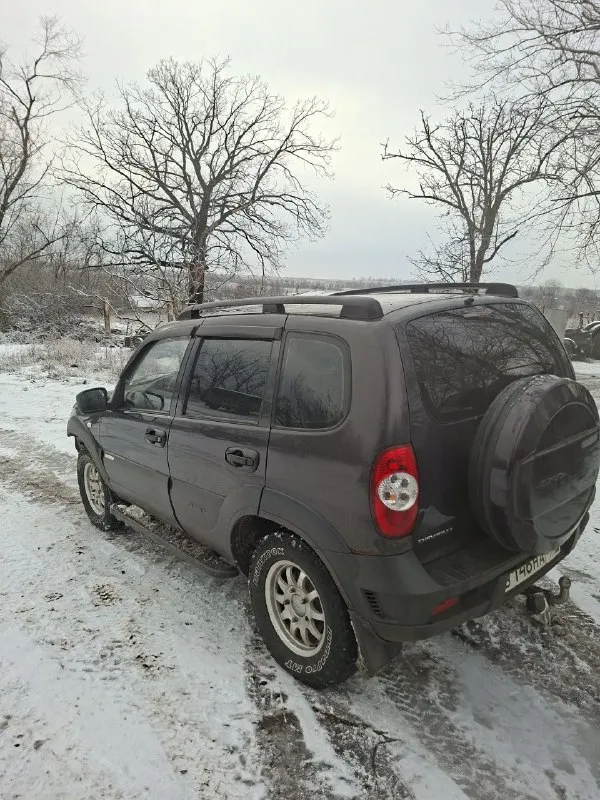 Продам шевроле ниву! 2012 го года выпуска. - мотор коробка на 5! - без рыжиков - документы чистые цена: 700 торг. для контакта: 79490938192 - фотография - 3