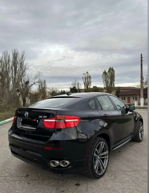 Продам: bmw e71 x6 год выпуска: 2011 объем двигателя: 3.0 бензин пробег: 160 000км коробка : автомат привод:полный кузов в родной краске. очень редкий обвес lumma design, стоят оригинальные диски haman r 19, фары перед зад рестайлинг оригинал. хорошая комплектация: система «старт-стоп», штатная мультимедия со всеми функциями, комфорт сиденья, электро регулировка сидений, память сидений, круиз-контроль, подрулевые лепестки, электро-стеклопакет, мультируль, 4х-зонный климат-контроль, подогрев сидений, обогрев зеркал и стекл, электро ручник, люк, черный потолок, помощь при спуске. технически авто в хорошем состоянии любые проверки за ваш счет приветствуются юридически чистый, новая зимняя резина недавно поменяны карданы и полностью весь зад, чеки все осталось!!! я собственник ❗❗❗ больше вопросов по телефону цена 2.2 🍋торг реальному покупателю. просьба звонить реально заинтересованных, понимающих людей. донецк, мариуполь +7 (949) 300-40-45 михаил александрович 📞 звоните: +7(949)3004045 - фотография - 2