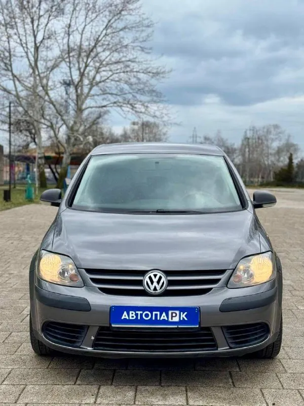 ◼️ volkswagen golf plus ➕ 💰цена: 650 000р 🏢город: мариуполь 📅год выпуска: 2007 🧾пробег: 206 760 км. ⚙️двигатель: 1.6 ⛽топливо: бензин ⚙️кпп: механика 📞 телефон: +7-949-727-41-51 +7-949-551-91-52 +7-989-263-55-56 💾 описание: всеми любимый vw golf пятого поколения с увеличенным, оцинкованным кузовом и увеличенным клиренсом. ✅ 3 владельца за все время, 8 лет крайний. ✅ надежный двигатель bse 1.6 и 6-ти ступенчатая механика. ✅ отличная комплектация: - раздельный климат-контроль - электропривод зеркал - полный электропакет - подогрев сидений - хорошая музыка - abs, esp, srs ✅ салон в отличном состоянии. улица шевченко 2️⃣6️⃣9️⃣ 🏦 возможна продажа в кредит по двум документам. - фотография - 2