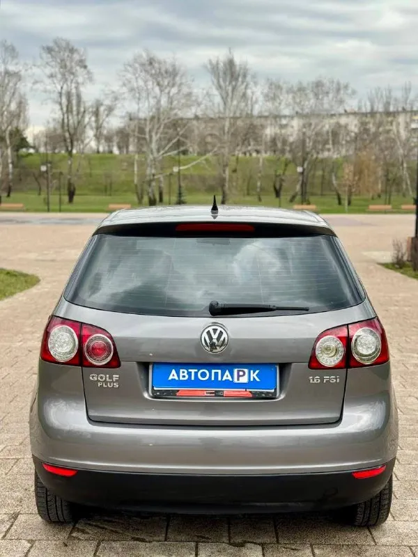 ◼️ volkswagen golf plus ➕ 💰цена: 650 000р 🏢город: мариуполь 📅год выпуска: 2007 🧾пробег: 206 760 км. ⚙️двигатель: 1.6 ⛽топливо: бензин ⚙️кпп: механика 📞 телефон: +7-949-727-41-51 +7-949-551-91-52 +7-989-263-55-56 💾 описание: всеми любимый vw golf пятого поколения с увеличенным, оцинкованным кузовом и увеличенным клиренсом. ✅ 3 владельца за все время, 8 лет крайний. ✅ надежный двигатель bse 1.6 и 6-ти ступенчатая механика. ✅ отличная комплектация: - раздельный климат-контроль - электропривод зеркал - полный электропакет - подогрев сидений - хорошая музыка - abs, esp, srs ✅ салон в отличном состоянии. улица шевченко 2️⃣6️⃣9️⃣ 🏦 возможна продажа в кредит по двум документам. - фотография - 5
