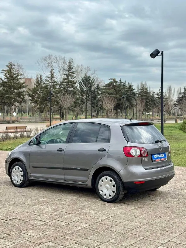 ◼️ volkswagen golf plus ➕ 💰цена: 650 000р 🏢город: мариуполь 📅год выпуска: 2007 🧾пробег: 206 760 км. ⚙️двигатель: 1.6 ⛽топливо: бензин ⚙️кпп: механика 📞 телефон: +7-949-727-41-51 +7-949-551-91-52 +7-989-263-55-56 💾 описание: всеми любимый vw golf пятого поколения с увеличенным, оцинкованным кузовом и увеличенным клиренсом. ✅ 3 владельца за все время, 8 лет крайний. ✅ надежный двигатель bse 1.6 и 6-ти ступенчатая механика. ✅ отличная комплектация: - раздельный климат-контроль - электропривод зеркал - полный электропакет - подогрев сидений - хорошая музыка - abs, esp, srs ✅ салон в отличном состоянии. улица шевченко 2️⃣6️⃣9️⃣ 🏦 возможна продажа в кредит по двум документам. - фотография - 6