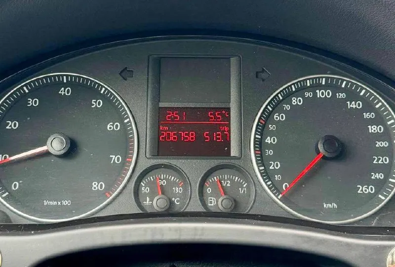 ◼️ volkswagen golf plus ➕ 💰цена: 650 000р 🏢город: мариуполь 📅год выпуска: 2007 🧾пробег: 206 760 км. ⚙️двигатель: 1.6 ⛽топливо: бензин ⚙️кпп: механика 📞 телефон: +7-949-727-41-51 +7-949-551-91-52 +7-989-263-55-56 💾 описание: всеми любимый vw golf пятого поколения с увеличенным, оцинкованным кузовом и увеличенным клиренсом. ✅ 3 владельца за все время, 8 лет крайний. ✅ надежный двигатель bse 1.6 и 6-ти ступенчатая механика. ✅ отличная комплектация: - раздельный климат-контроль - электропривод зеркал - полный электропакет - подогрев сидений - хорошая музыка - abs, esp, srs ✅ салон в отличном состоянии. улица шевченко 2️⃣6️⃣9️⃣ 🏦 возможна продажа в кредит по двум документам. - фотография - 8