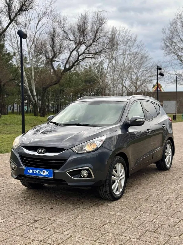🇰🇵 hyundai ix35 at 💰цена: 1 150 000р 🏢город: мариуполь 📅год выпуска: 2010 🗒️пробег: 201 520 км. ⚙️двигатель: 2.0 ⛽топливо: бензин ⚙️кпп: автомат 📞 телефон: +7-949-727-41-51 +7-949-551-91-52 +7-989-263-55-56 💾 описание: ✅ полный привод. ✅ техническая часть на 5+ ✅ оригинальный пробег. ✅ редкий коричневый салон. ✅ 2 комплекта резины зима/лето. ✅ красивый цвет. 🔥 отличная комплектация: ❄️ двухзонный климат-контроль, бесключевой доступ, кнопка start-stop, подогрев всех сидений, магнитола с bluetooth, бортовой компьютер, мультируль, птф, электропакет, помощь при спуске, складывание зеркал, оригинальные литые диски 18 радиуса, новый акб, 2 смарт-ключа, сигнализация с автозапуском. улица шевченко 269 🏦 возможна продажа в кредит по двум документам. - фотография - 3