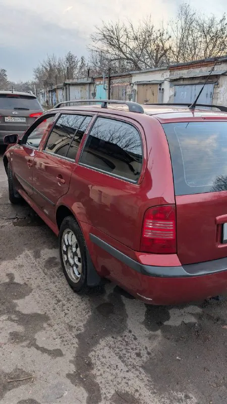 Рф учет!!! продается личный авто skoda octavia a4 tour авто служило верой и правдой много лет, за это время было сделано очень много, перебрана ходовка и т. п. 1.6 цена 600₽ 💰 ничего нигде не стучит не бренчит не брякает, ничего не течет. ездили аккуратно, в основном работа дом. вложили много сил и денег. так же есть небольшие недочеты по кузову, пороги стаканы целые, салон ухоженный, в машине не курили! хорошая комплектация и самый надежный мотор стоит хорошая андроид магнитола торг у капота уместен, приезжайте смотрите если остались вопросы пишите!!! +79493897964 (телеграмм/звонки) 📲 tg: @vladislavvlkav 📞 звоните: +7(949)3897964 - фотография - 5