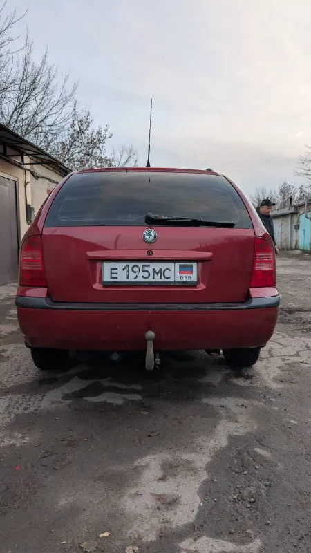 Рф учет!!! продается личный авто skoda octavia a4 tour авто служило верой и правдой много лет, за это время было сделано очень много, перебрана ходовка и т. п. 1.6 цена 600₽ 💰 ничего нигде не стучит не бренчит не брякает, ничего не течет. ездили аккуратно, в основном работа дом. вложили много сил и денег. так же есть небольшие недочеты по кузову, пороги стаканы целые, салон ухоженный, в машине не курили! хорошая комплектация и самый надежный мотор стоит хорошая андроид магнитола торг у капота уместен, приезжайте смотрите если остались вопросы пишите!!! +79493897964 (телеграмм/звонки) 📲 tg: @vladislavvlkav 📞 звоните: +7(949)3897964 - фотография - 6