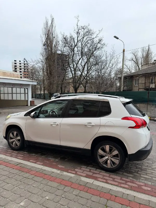 Продажа отличного авто комфортный вариант для девушки легкая в управлении, компактная но вместительная машина марка и модель: peugeot 2008 год выпуска тс: 2014 тип тс: легковой комби (хэтчбек) категория тс: b цвет: белый объём двигателя : 1.2 л / 82 л. с. / бензин коробка : автомат привод: передний поколение: i (2013 - 2016) пробег: 137 000 км владельцев по птс: 2 комплектация: базовая руль: левый стоимость: 850.000 +7(949)401-75-81 анна - фотография - 4