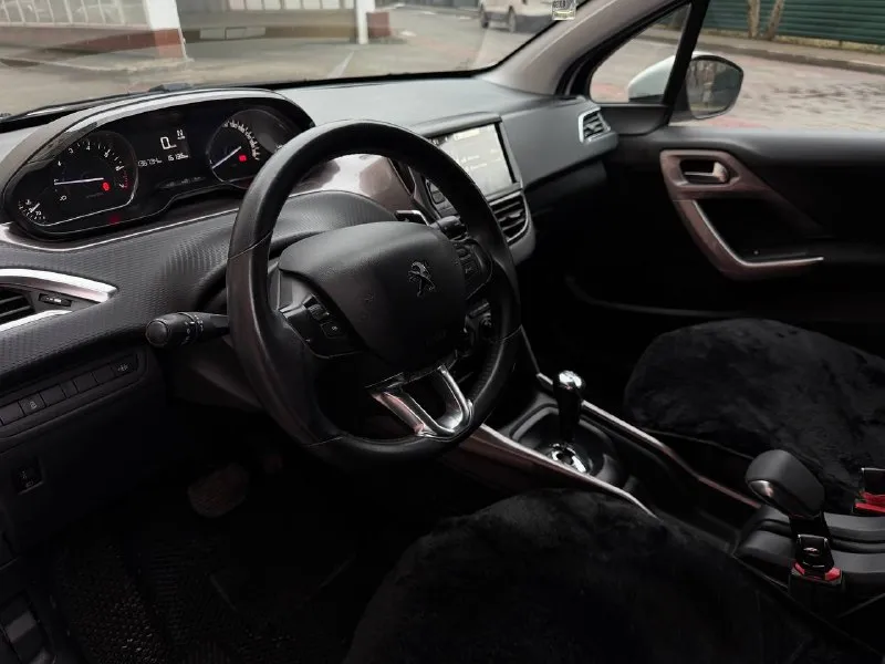 Продажа отличного авто комфортный вариант для девушки легкая в управлении, компактная но вместительная машина марка и модель: peugeot 2008 год выпуска тс: 2014 тип тс: легковой комби (хэтчбек) категория тс: b цвет: белый объём двигателя : 1.2 л / 82 л. с. / бензин коробка : автомат привод: передний поколение: i (2013 - 2016) пробег: 137 000 км владельцев по птс: 2 комплектация: базовая руль: левый стоимость: 850.000 +7(949)401-75-81 анна - фотография - 7