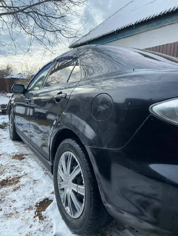 Продам mazda 6 gg механика 2003 года 1.8 бензин. машина в нормальном для своих лет состоянии, двигатель капиталился год назад(кольца поршневые, вкладыши шатунные, болты гбц, комплект прокладок), полная замена цепи грм и роликов, новый бензонасос, генератор, рабочий и главный цилиндр, перебрана вся передняя подвеска, зимняя резина. машина оформлена на меня, полное переоформление машина не заводится, сломался стартер. продаем как есть. осмотр в макеевке(восточный). цена 300тыс. руб. адекватный торг возле авто. авто соответствует цене. +79494191048 📞 звоните: +7(949)4191048 - фотография - 3