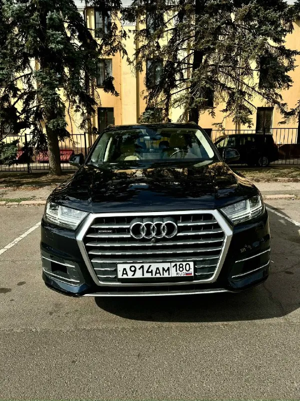 Продам audi q7 2017 года. объем 3.0t (333 л. с) бензин. коробка автомат 8 ст. полный привод(quattro) пробег 120000 км(родной,1 владелец) весь перед в бронепленке. на порогах еще заводские пленки. машина в великолепном состоянии. без каких-либо вложений! в машине 7 мест. ни одна подушка не стреляла. вся безопасность целая. на машину денег не жалел! готов на любые проверки за ваши деньги! учет рф, все документы в порядке. очень жирная комплектация! -панорамная крыша -трехзонный климат -вентиляция передних сидений -подогрев сидений -кожаный салон -третий ряд сидений -память сидений -электрорегулировка сидений -электропривод руля -электростеклоподъемники -камеры вкруг -круиз контроль -запуск кнопкой -мультируль -подогрев зеркал -подогрев стекол -складывание зеркал -датчики дождя и света -красивая яркая приборная панель -apple/android carplay -огромное количество различных ассистентов и еще много чего! +79493894844 цена: 4.250🍋 📞 звоните: +7(949)3894844 - фотография - 2