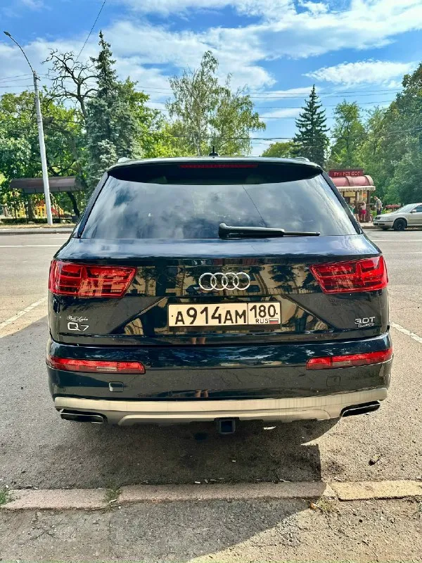 Продам audi q7 2017 года. объем 3.0t (333 л. с) бензин. коробка автомат 8 ст. полный привод(quattro) пробег 120000 км(родной,1 владелец) весь перед в бронепленке. на порогах еще заводские пленки. машина в великолепном состоянии. без каких-либо вложений! в машине 7 мест. ни одна подушка не стреляла. вся безопасность целая. на машину денег не жалел! готов на любые проверки за ваши деньги! учет рф, все документы в порядке. очень жирная комплектация! -панорамная крыша -трехзонный климат -вентиляция передних сидений -подогрев сидений -кожаный салон -третий ряд сидений -память сидений -электрорегулировка сидений -электропривод руля -электростеклоподъемники -камеры вкруг -круиз контроль -запуск кнопкой -мультируль -подогрев зеркал -подогрев стекол -складывание зеркал -датчики дождя и света -красивая яркая приборная панель -apple/android carplay -огромное количество различных ассистентов и еще много чего! +79493894844 цена: 4.250🍋 📞 звоните: +7(949)3894844 - фотография - 5