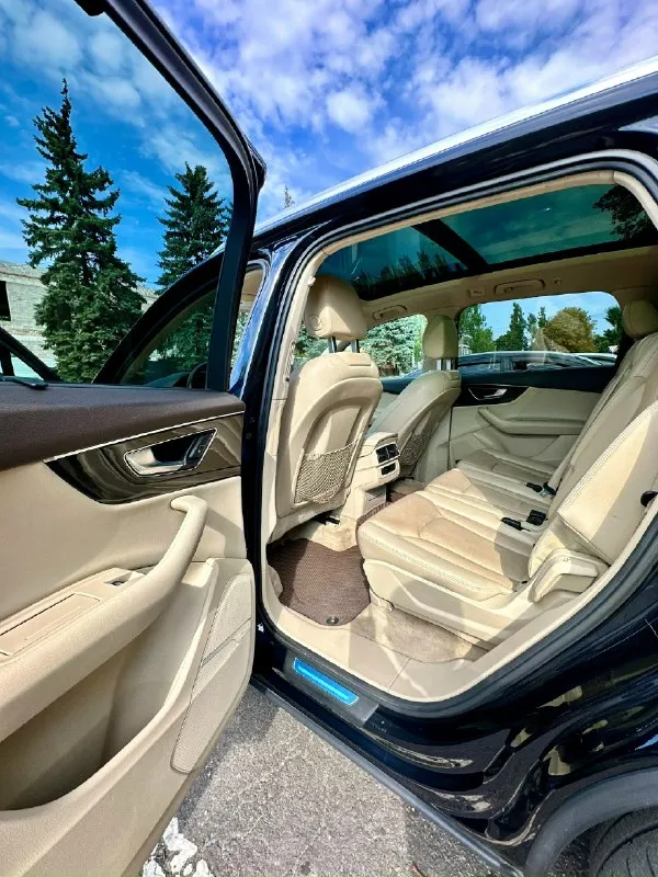 Продам audi q7 2017 года. объем 3.0t (333 л. с) бензин. коробка автомат 8 ст. полный привод(quattro) пробег 120000 км(родной,1 владелец) весь перед в бронепленке. на порогах еще заводские пленки. машина в великолепном состоянии. без каких-либо вложений! в машине 7 мест. ни одна подушка не стреляла. вся безопасность целая. на машину денег не жалел! готов на любые проверки за ваши деньги! учет рф, все документы в порядке. очень жирная комплектация! -панорамная крыша -трехзонный климат -вентиляция передних сидений -подогрев сидений -кожаный салон -третий ряд сидений -память сидений -электрорегулировка сидений -электропривод руля -электростеклоподъемники -камеры вкруг -круиз контроль -запуск кнопкой -мультируль -подогрев зеркал -подогрев стекол -складывание зеркал -датчики дождя и света -красивая яркая приборная панель -apple/android carplay -огромное количество различных ассистентов и еще много чего! +79493894844 цена: 4.250🍋 📞 звоните: +7(949)3894844 - фотография - 6