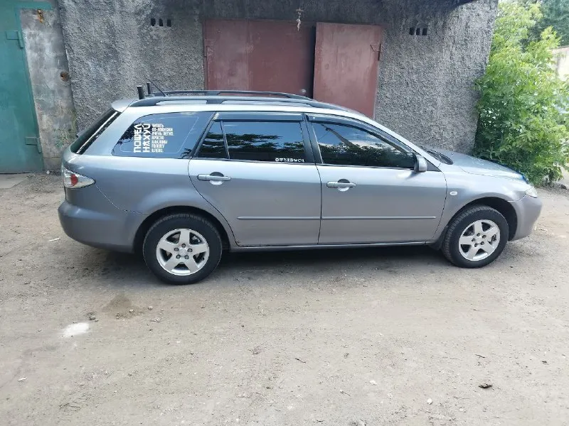 Продам mazda 6, 1 поколение 2004 год, 2.0 дизель. пороги не гнилые. была произведена замена тормозной системы в круг (диски, суппорта, колодки, ступичные передние подшипники, задние ступицы в сборе с подшипниками. был заменен двигатель на контрактный на пробеге 342.500 км с пробегом 90.000, при мне прошёл 9000 км на данный момент пробег 351.500 км. webasto работает. масло меняется каждые 5000 км. от замены до замены масло не ест. ходовка перебрана, новая рулевая рейка, новые рычаги. второй комплек дисков с зимней резиной. цена: 480.000.уместный торг. осмотр: г. макеевка. все вопросы по телефону. +79494338268 📞 звоните: +7(949)4338268 - фотография - 4