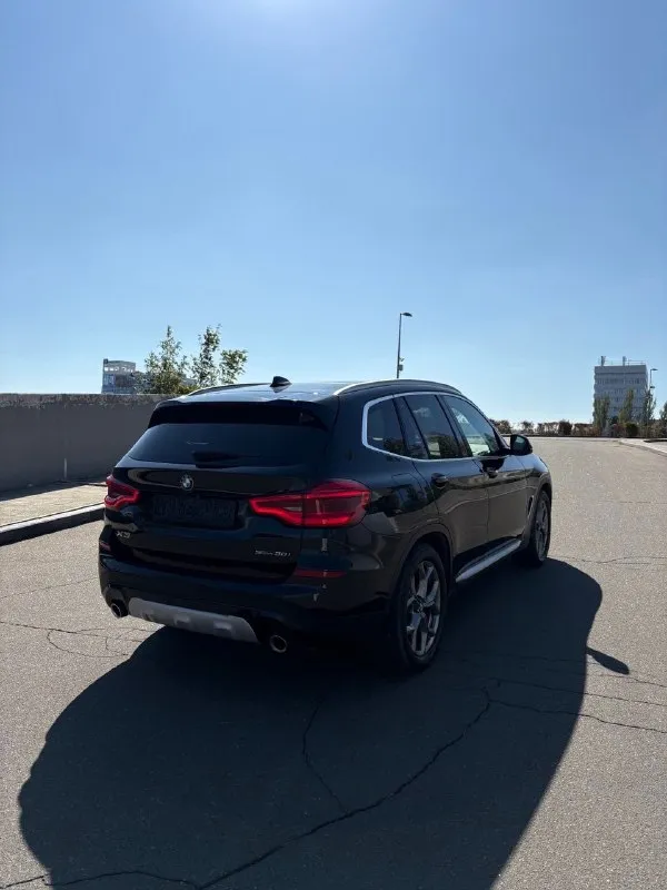 Продам bmw x3 g01 30i s drive 🖤 2020г 11 месяц по vin 2021 в идеальном состоянии и по кузову и по технической части автомобиля минимальное повреждение: 5uxty3c09m9f20669 vin для проверки кузов покрыт в керамику пробег 139 000 пробег трассовый, выигрывал автомобиль с аукциона с пробегом 128 000 гаражное хранение автомобиля хорошая комплектация: с широким монитором, с ассистентами, подогревами сидений и руля, память сидений, комфортные сиденья, трех зонный климат контроль, круиз, преднатяжитель ремня безопасности, беспроводный carplay и другое… машина очень комфортная дарит удовольствие от вождения цена:3🍋850т. р номер телефона для связи +79496936618 миранда 📞 🇷🇺 звоните: +79496936618 - фотография - 3