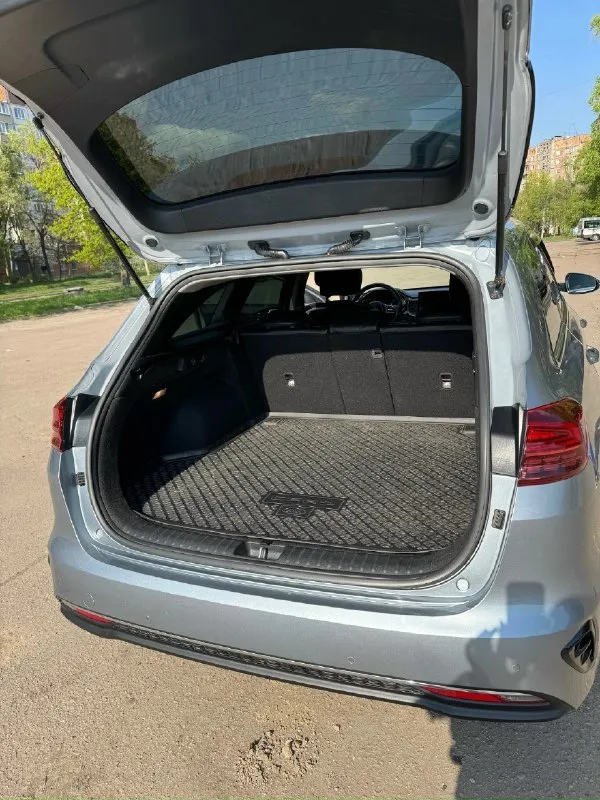 Марка автомобиля: kia ceed sv cd prestige цена: 2м 50 тысяч. Город: донецк район: кировский год выпуска: 2021 пробег: 95600км. Двигатель: 1.6 топливо: бензин кпп: автомат телефон: +79493436078 описание: абсолютно весь в родной краске продажа от хозяина авто состоянии нового по комплектации: - полностью обезшумлена; - полный набор ключей зажигания; - подогрев руля; - лепестки; - двухзоный климат; - камера; - парктроники; - монитор; - ксенон; - датчик света; - подогрев сидений; - безопасности; - весь набор подушек безопасности; - отличная акустика; - очень вместительный багажник; - bluetooth, aux, hands free и тд. В ней есть всё для комфорта по состоянию: - - расход топлива! Трасса 6 литров, город 9
📞 Звоните: +7(949)3436078 - фотография - 7