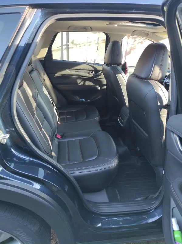 Продам mazda cx-5 (японская сборка) конец 2018 г. (модель рестайлинг 2019 г. ). пригонялась напрямую из сша, один владелец. максимальная комплектация grand turing reserve, двигатель 2.5 turbo(в птс 194 л. с. ). пробег 81000 км. есть все необходимое для комфортной езды: подогрев лобового стекла, подогрев руля, подогревы всех сидений, вентиляция передний сидений, электрорегулировка передних сидений, память водительского сидения. адаптивный круиз-контроль (сама разгоняется и тормозит). датчики мертвых зон, датчик света, датчик дождя, адаптивные, автоматические фары. полноценная проекция на лобовое стекло. электронная приборная панель. магнитола с поддержкой android auto и apple carplay. аудиосистема bose со встроенным сабвуфером в багажнике. передние двойные стекла, люк. стоят усиленные двухпоршневые передние суппорта. машина в хорошем техническом состоянии, замена масла каждые 7000 км. на 70000 км. полная замена масла с фильтром в акпп. два комплекта колес на дисках. приятн 📞 звоните: +7(949)3712130 - фотография - 5