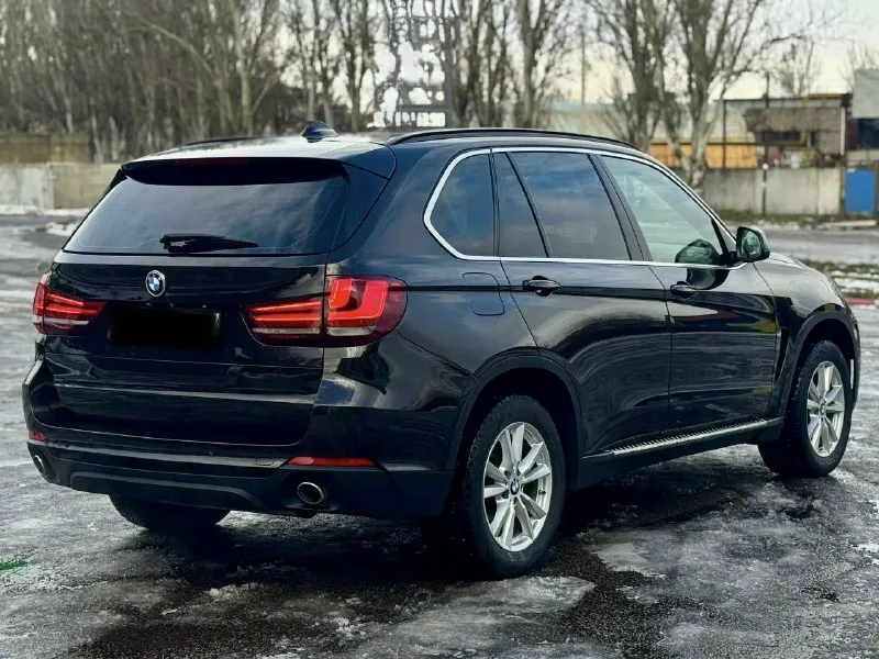 💶 цена:2.550.000р 📮 город:донецк 🚘 марка / модель: bmw x5 f15 📅 год выпуска:2014 📊 пробег:220.000км ⛽ двигатель (тип, объем, ): 3.0(249л/с) 🔧 тип кпп:автомат 📝 описание:два комплекта резины. пройдено большое то, чеки имеются. полностью обслужена. переоформление без проблем. возможна продажа в кредит. ☎ контактный телефон:+79493219299 📞 звоните: +7(949)3219299 - фотография - 3