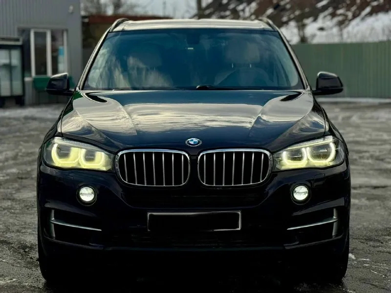 💶 цена:2.550.000р 📮 город:донецк 🚘 марка / модель: bmw x5 f15 📅 год выпуска:2014 📊 пробег:220.000км ⛽ двигатель (тип, объем, ): 3.0(249л/с) 🔧 тип кпп:автомат 📝 описание:два комплекта резины. пройдено большое то, чеки имеются. полностью обслужена. переоформление без проблем. возможна продажа в кредит. ☎ контактный телефон:+79493219299 📞 звоните: +7(949)3219299 - фотография - 4
