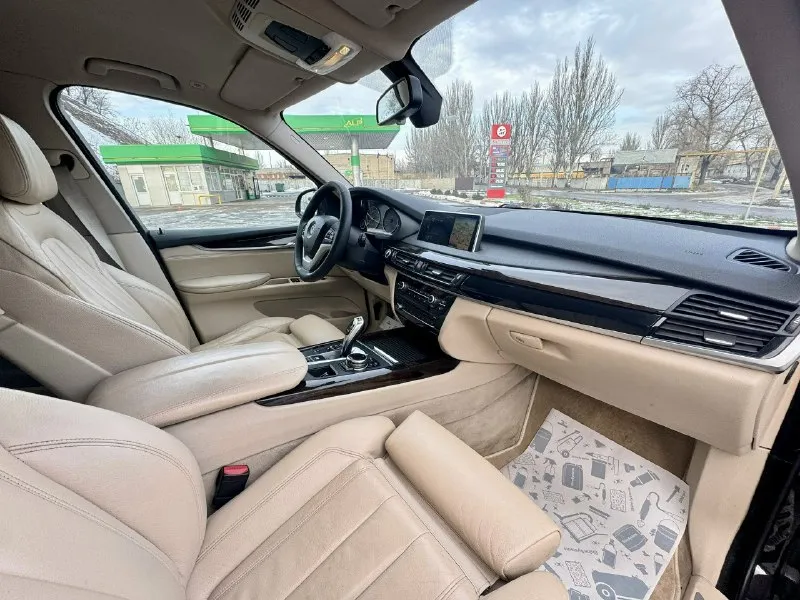 💶 цена:2.550.000р 📮 город:донецк 🚘 марка / модель: bmw x5 f15 📅 год выпуска:2014 📊 пробег:220.000км ⛽ двигатель (тип, объем, ): 3.0(249л/с) 🔧 тип кпп:автомат 📝 описание:два комплекта резины. пройдено большое то, чеки имеются. полностью обслужена. переоформление без проблем. возможна продажа в кредит. ☎ контактный телефон:+79493219299 📞 звоните: +7(949)3219299 - фотография - 8