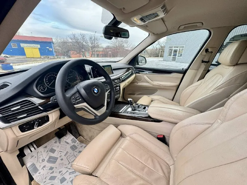 💶 цена:2.550.000р 📮 город:донецк 🚘 марка / модель: bmw x5 f15 📅 год выпуска:2014 📊 пробег:220.000км ⛽ двигатель (тип, объем, ): 3.0(249л/с) 🔧 тип кпп:автомат 📝 описание:два комплекта резины. пройдено большое то, чеки имеются. полностью обслужена. переоформление без проблем. возможна продажа в кредит. ☎ контактный телефон:+79493219299 📞 звоните: +7(949)3219299 - фотография - 9