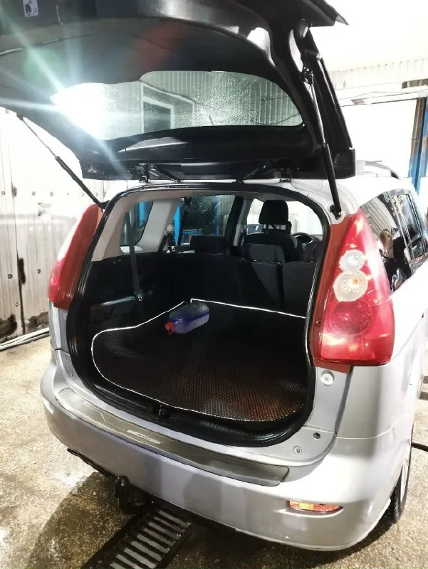 🚗 продам автомобиль mazda 5 ▶️ год выпуска: 2007 ▶️ пробег:232 000 ℹ️ описание: ✅ автомобиль в очень хорошем состоянии. ✅ двигатель, кпп на отлично, ходовая сбитая, отрабатывает на 100 % масло менялось во время ✅ салон чистый, ухоженный. семиместный, комфортабельный, семейный автомобиль, кузов живой, есть камера заднего вида 🛞зимняя резина, лето в придачу дно в идеале варить красить не нужно авто без вложений, сел, уехал. предоставляю видео обзор автомобиля по требованию! 🏛 юридически автомобиль чист, никаких штрафов и запретов! 💰 цена: 850.000 рублей торг есть 🏢 осмотр: г. енакиево. по договору могу приехать к вам. ☎ телефон для связи: +79493571325 звоните, пишите!!!телефон работает всегда. ..!!!! 📞 звоните: +7(949)3571325 - фотография - 3