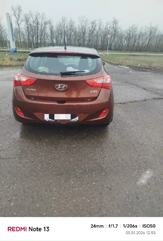 Продам автомобиль hyundai i30 2013 год. я второй хозяин. двигатель 1.6.от машины не избавляюсь, не перекупы. комплектация кондиционер, подушки безопасности, подогрев сидений, авто свет, стеклоподъёмники все четыре. машина без вложений, сел поехал. пробег 158 тысяч. коробка автомат. стоит зимняя резина, учет рф. цена 1🍋 100 тысяч. торг. больше информации в лс. или по номеру телефона +79498138116 или +79399545969 телеграмм +79498138116 📞 звоните: +7(949)8138116 - фотография - 7