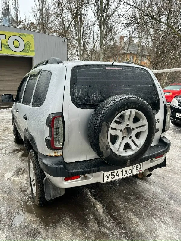Нива chevrolet год 2005 по учету я хозяин, проблем переоформить нет. цена 610.000 р. торг. пробег 227.000 по ходовые все в порядке мосты не гудят раздатка в норме. коробка 5 ступка, новая. по мотору нареканий вроде бы нет. но симфонит с под коллектора не много. по кузову более менее нормально. стоит газ, в документы вписан. остальные вопросы на месте при просмотре машины. писать в лс если не отвечаю. +79497527300 📞 звоните: +7(949)7527300 - фотография - 2