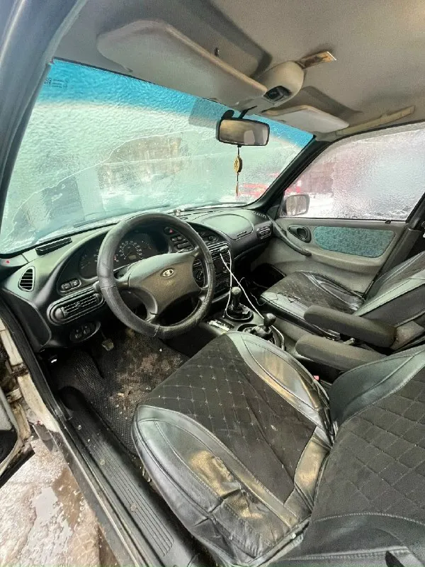 Нива chevrolet год 2005 по учету я хозяин, проблем переоформить нет. цена 610.000 р. торг. пробег 227.000 по ходовые все в порядке мосты не гудят раздатка в норме. коробка 5 ступка, новая. по мотору нареканий вроде бы нет. но симфонит с под коллектора не много. по кузову более менее нормально. стоит газ, в документы вписан. остальные вопросы на месте при просмотре машины. писать в лс если не отвечаю. +79497527300 📞 звоните: +7(949)7527300 - фотография - 6