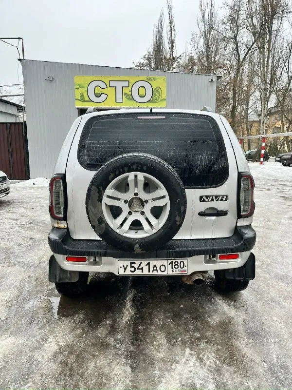 Нива chevrolet год 2005 по учету я хозяин, проблем переоформить нет. цена 610.000 р. торг. пробег 227.000 по ходовые все в порядке мосты не гудят раздатка в норме. коробка 5 ступка, новая. по мотору нареканий вроде бы нет. но симфонит с под коллектора не много. по кузову более менее нормально. стоит газ, в документы вписан. остальные вопросы на месте при просмотре машины. писать в лс если не отвечаю. +79497527300 📞 звоните: +7(949)7527300 - фотография - 8