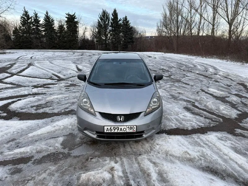 Продаю свой автомобиль в семье 3тий год. г. макеевка цена 585 000 руб пробег 215 тыс км +79493695800 honda fit 2008 мотор 1.5 vtec кондиционер подогрев зеркал и заднего стекла два комплекта ключей установлена хорошая оптика линзы 3 дюйма би лэд сигнализация старлайн с меткой (имитация без ключевого доступа ) с приложением для телефона хорошая зимняя резина лето отдам с машиной ( остаток на пару сезонов ) в сентябре заменена цепь грм с звездами на усиленную. есть момент по абс попался бракованный подшипник п. л. выбивает ошибку по магнитной ленте. по кузову есть вмятины от природного града. - фотография - 2