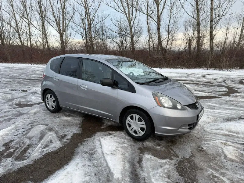 Продаю свой автомобиль в семье 3тий год. г. макеевка цена 585 000 руб пробег 215 тыс км +79493695800 honda fit 2008 мотор 1.5 vtec кондиционер подогрев зеркал и заднего стекла два комплекта ключей установлена хорошая оптика линзы 3 дюйма би лэд сигнализация старлайн с меткой (имитация без ключевого доступа ) с приложением для телефона хорошая зимняя резина лето отдам с машиной ( остаток на пару сезонов ) в сентябре заменена цепь грм с звездами на усиленную. есть момент по абс попался бракованный подшипник п. л. выбивает ошибку по магнитной ленте. по кузову есть вмятины от природного града. - фотография - 3