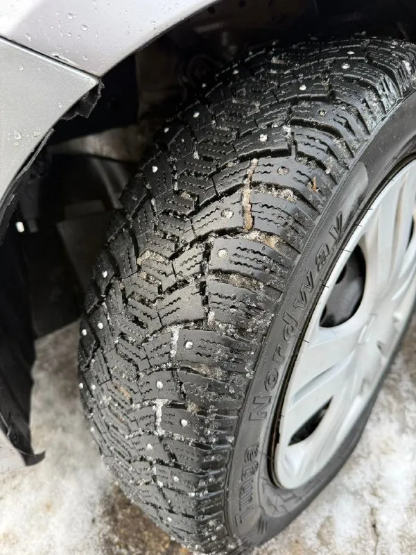 Продаю свой автомобиль в семье 3тий год. г. макеевка цена 585 000 руб пробег 215 тыс км +79493695800 honda fit 2008 мотор 1.5 vtec кондиционер подогрев зеркал и заднего стекла два комплекта ключей установлена хорошая оптика линзы 3 дюйма би лэд сигнализация старлайн с меткой (имитация без ключевого доступа ) с приложением для телефона хорошая зимняя резина лето отдам с машиной ( остаток на пару сезонов ) в сентябре заменена цепь грм с звездами на усиленную. есть момент по абс попался бракованный подшипник п. л. выбивает ошибку по магнитной ленте. по кузову есть вмятины от природного града. - фотография - 5