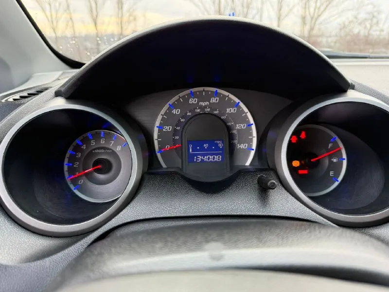 Продаю свой автомобиль в семье 3тий год. г. макеевка цена 585 000 руб пробег 215 тыс км +79493695800 honda fit 2008 мотор 1.5 vtec кондиционер подогрев зеркал и заднего стекла два комплекта ключей установлена хорошая оптика линзы 3 дюйма би лэд сигнализация старлайн с меткой (имитация без ключевого доступа ) с приложением для телефона хорошая зимняя резина лето отдам с машиной ( остаток на пару сезонов ) в сентябре заменена цепь грм с звездами на усиленную. есть момент по абс попался бракованный подшипник п. л. выбивает ошибку по магнитной ленте. по кузову есть вмятины от природного града. - фотография - 6