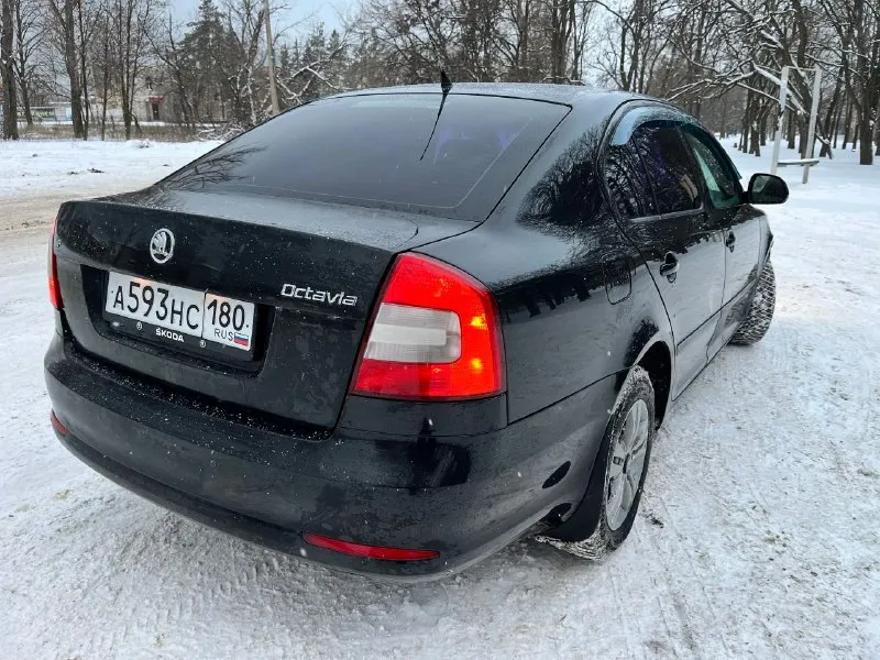 Продам не новый автомобиль škoda octavia a5• передний привод • 1,6 бензин • мкпп• год: 2010• пробег: 199 554 км ✅ по технической части: • двигатель и коробка работают идеально • подвеска мягкая и собранная — без стуков и скрипов • родной салон хорошо сохранился — ничего не подшивалось и не красилось • автомобиль после полного то •родной пробег •не такси‼️ ✅отличная комплектация: •подогрев сидений • электропривод всех 4-х боковых стёкол • электропривод и подогрев зеркал, регулировка руля в двух положениях • кондиционер •бортовой компьютер • abs, asr ( отключаемый) • парктроники задние заводские • большой мультимедийный дисплей bolero • датчики света и дождя 📌 собственник автомобиля; 📍ханжёнково, макеевка. 📲 +79995752281 💰цена: 6️⃣4️⃣0️⃣ 0️⃣0️⃣0️⃣ ₽‼️с торгом - фотография - 4