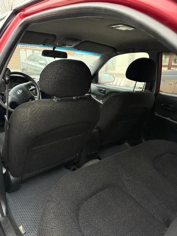 Hyundai sonata 2004 2.0 мкпп 131 л с. машина в хорошем состоянии, я собственник. установлено abs, гур, 4 эсп, кондиционер, многофункциональный цветной дисплей, электрические зеркала с подогревом, регулировка руля, цз. машина обслужена, функции исправны. без явных и скрытых дефектов. салон чистый. за машину не стыдно. 430 тыс. руб, торг после осмотра горловка +7949-471-31-02 📲 tg: v 📞 звоните: +7(949)4713102 - фотография - 8