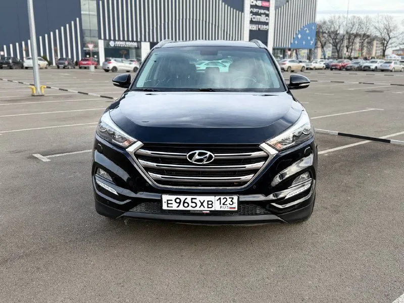 Hyundai tucson 2.0 автомат автомобиль в отличном состоянии 1 хозяин без дтп зеленая автотека полностью обслужен заменены: тормозные колодки в все, тормозные диски, масла, фильтра. сделана химчистка салона и полировка кузова кузов в родной краске кроме задней двери ( подкрашивали кусочек из-за царапины, без дтп) пред максимальная комплектация все есть для комфортной езды очень комфортный и удобной автомобиль цена: 2.150.000р место краснодар +79814574884 - фотография - 2