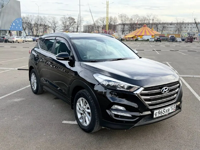 Hyundai tucson 2.0 автомат автомобиль в отличном состоянии 1 хозяин без дтп зеленая автотека полностью обслужен заменены: тормозные колодки в все, тормозные диски, масла, фильтра. сделана химчистка салона и полировка кузова кузов в родной краске кроме задней двери ( подкрашивали кусочек из-за царапины, без дтп) пред максимальная комплектация все есть для комфортной езды очень комфортный и удобной автомобиль цена: 2.150.000р место краснодар +79814574884 - фотография - 3