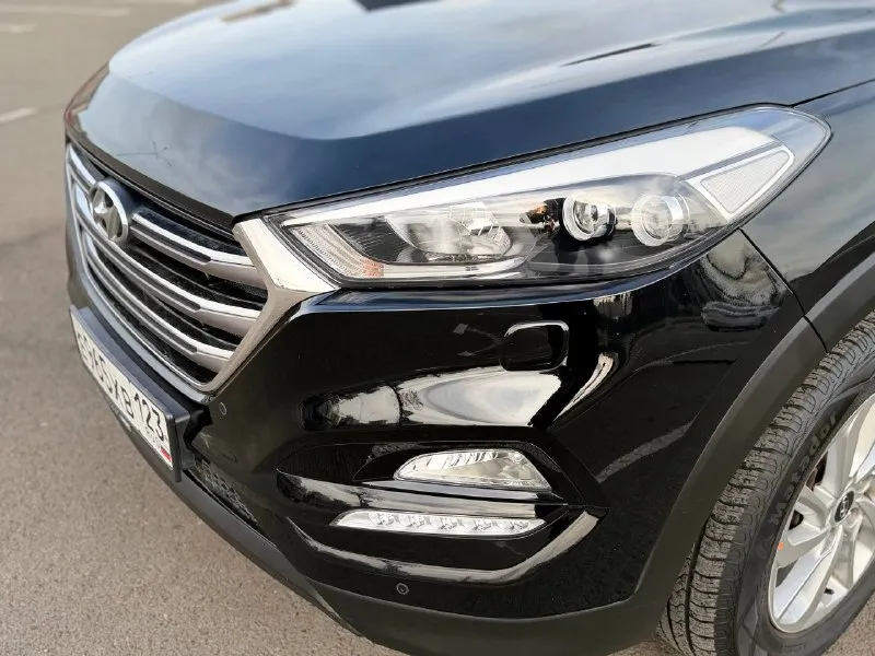 Hyundai tucson 2.0 автомат автомобиль в отличном состоянии 1 хозяин без дтп зеленая автотека полностью обслужен заменены: тормозные колодки в все, тормозные диски, масла, фильтра. сделана химчистка салона и полировка кузова кузов в родной краске кроме задней двери ( подкрашивали кусочек из-за царапины, без дтп) пред максимальная комплектация все есть для комфортной езды очень комфортный и удобной автомобиль цена: 2.150.000р место краснодар +79814574884 - фотография - 6