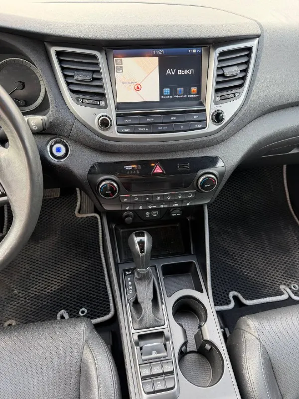 Hyundai tucson 2.0 автомат автомобиль в отличном состоянии 1 хозяин без дтп зеленая автотека полностью обслужен заменены: тормозные колодки в все, тормозные диски, масла, фильтра. сделана химчистка салона и полировка кузова кузов в родной краске кроме задней двери ( подкрашивали кусочек из-за царапины, без дтп) пред максимальная комплектация все есть для комфортной езды очень комфортный и удобной автомобиль цена: 2.150.000р место краснодар +79814574884 - фотография - 8