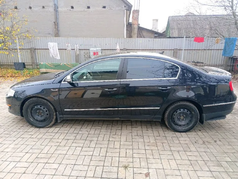 Продам volkswagen passat b6 в хорошем состоянии для своих лет 2008года(американец). 2.0tfsi(bpy)(после капремонта 60тыс. км). коробка 09g (обычный айсин, щелкает на ура). на максимальной комплектации:датчик света-дождя, мульти руль, люк, кожанный салон с электроприводами 2-х сидений и памятью(для себя захотел чехлы), круиз-контроль,2-х зонный климат(компрессор поменял летом, печка жарит),4 эсп, регулировка зеркал с обогревом, обогрев сидений с регулировкой, на задних дверях и стекле шторки, лэд в два этажа. помимо этого много допов. все функционирует как надо. кузов не гнилой, на хорошей зимней резине, ходовая на твердую 4. на добротном автозвуке. по документам кристально чистая. семейная машина. макеевка +79494359041 на все вопросы отвечу или пишите в телеграмм. цены 950000р торг(возможен обмен с вашей доплатой) 📲 tg: @rostislav_islam 📞 звоните: +7(949)4359041 - фотография - 3