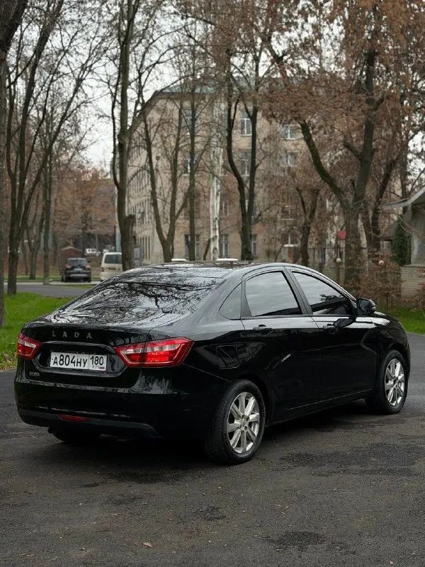 Цена 870,000 хороший торг продам, ваз vesta, 2020 год. 1.6, 16-клапанный мотор, работает отлично. коробка механика работает в штатном режиме. максимальная комплектация: климат-контроль, круиз-контроль, подогрев руля, 4 стеклоподъемника, полный мульти руль, подогрев лобового и заднего стекла, электрозеркала с подогревом, задний противотуманный фонарь, дневные ходовые огни, подушки безопасности, abs, esp, подогрев сидений, парковочный радар, центральный замок, сигнализация: starline, автозапуск, led-лампы, led-туманки. стоит штатная мультимедиа ( aux, usb, mp3, bluetooth). сервисная книга автомобиль вложений не требует. юридически чистая, любой вид переоформления. осмотр город донецк. цена 870,000 хороший торг остальные вопросы по телефону +7 (949) 912-51-40 📞 звоните: +7(949)9125140 - фотография - 4