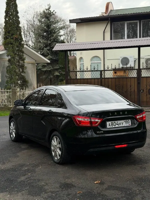 Цена 870,000 хороший торг продам, ваз vesta, 2020 год. 1.6, 16-клапанный мотор, работает отлично. коробка механика работает в штатном режиме. максимальная комплектация: климат-контроль, круиз-контроль, подогрев руля, 4 стеклоподъемника, полный мульти руль, подогрев лобового и заднего стекла, электрозеркала с подогревом, задний противотуманный фонарь, дневные ходовые огни, подушки безопасности, abs, esp, подогрев сидений, парковочный радар, центральный замок, сигнализация: starline, автозапуск, led-лампы, led-туманки. стоит штатная мультимедиа ( aux, usb, mp3, bluetooth). сервисная книга автомобиль вложений не требует. юридически чистая, любой вид переоформления. осмотр город донецк. цена 870,000 хороший торг остальные вопросы по телефону +7 (949) 912-51-40 📞 звоните: +7(949)9125140 - фотография - 6