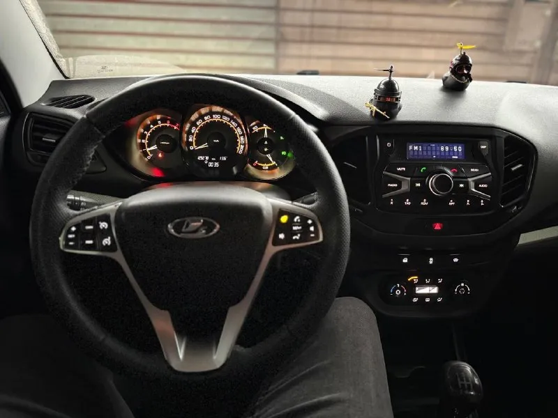 Цена 870,000 хороший торг продам, ваз vesta, 2020 год. 1.6, 16-клапанный мотор, работает отлично. коробка механика работает в штатном режиме. максимальная комплектация: климат-контроль, круиз-контроль, подогрев руля, 4 стеклоподъемника, полный мульти руль, подогрев лобового и заднего стекла, электрозеркала с подогревом, задний противотуманный фонарь, дневные ходовые огни, подушки безопасности, abs, esp, подогрев сидений, парковочный радар, центральный замок, сигнализация: starline, автозапуск, led-лампы, led-туманки. стоит штатная мультимедиа ( aux, usb, mp3, bluetooth). сервисная книга автомобиль вложений не требует. юридически чистая, любой вид переоформления. осмотр город донецк. цена 870,000 хороший торг остальные вопросы по телефону +7 (949) 912-51-40 📞 звоните: +7(949)9125140 - фотография - 7