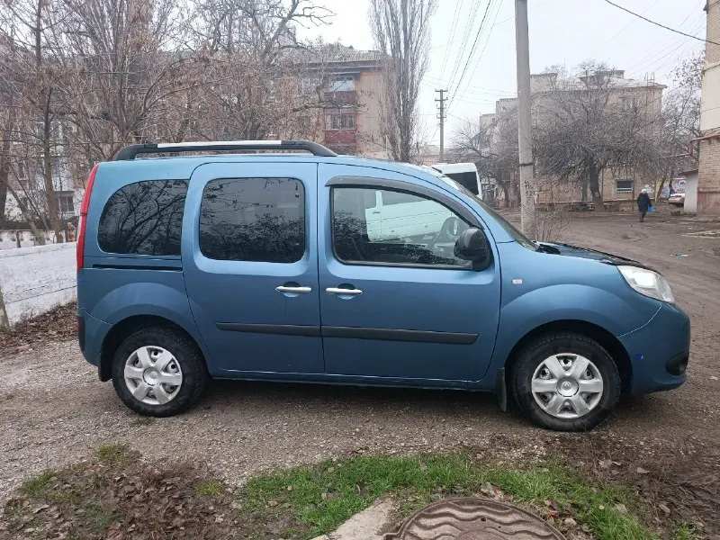 Продам renault кенго 2014 двигатель бенз 1.6 102 л. с коробка механика 5 кондиционер подогрев сидений эл. пакет противотуманки ходовая на отлично, замена масла 200 км назад пробег 185 т. км цена 1🍋100т. р торг присутствует осмотр горловка тел+79493423806 📞 звоните: +7(949)3423806 - фотография - 2