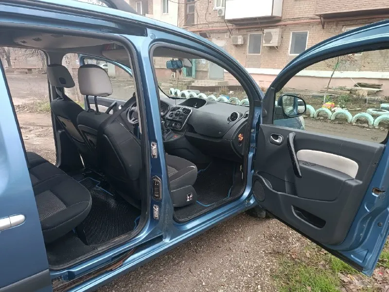 Продам renault кенго 2014 двигатель бенз 1.6 102 л. с коробка механика 5 кондиционер подогрев сидений эл. пакет противотуманки ходовая на отлично, замена масла 200 км назад пробег 185 т. км цена 1🍋100т. р торг присутствует осмотр горловка тел+79493423806 📞 звоните: +7(949)3423806 - фотография - 6